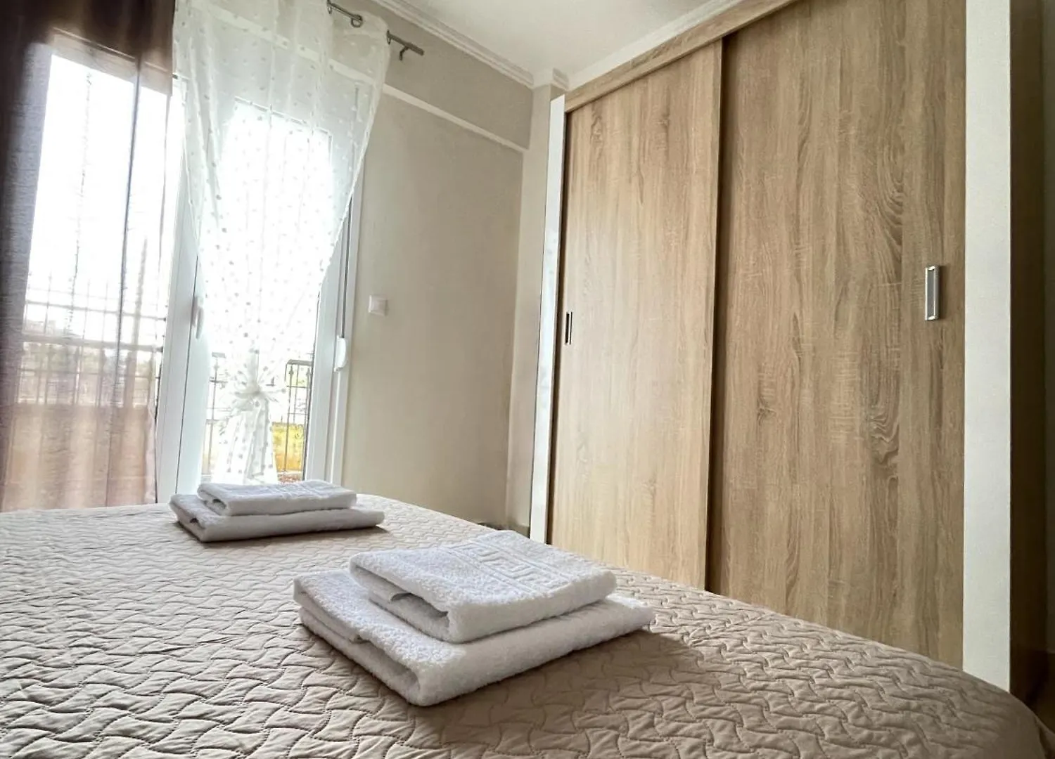 Sunset Luxury Apartments Flojitá Görögország