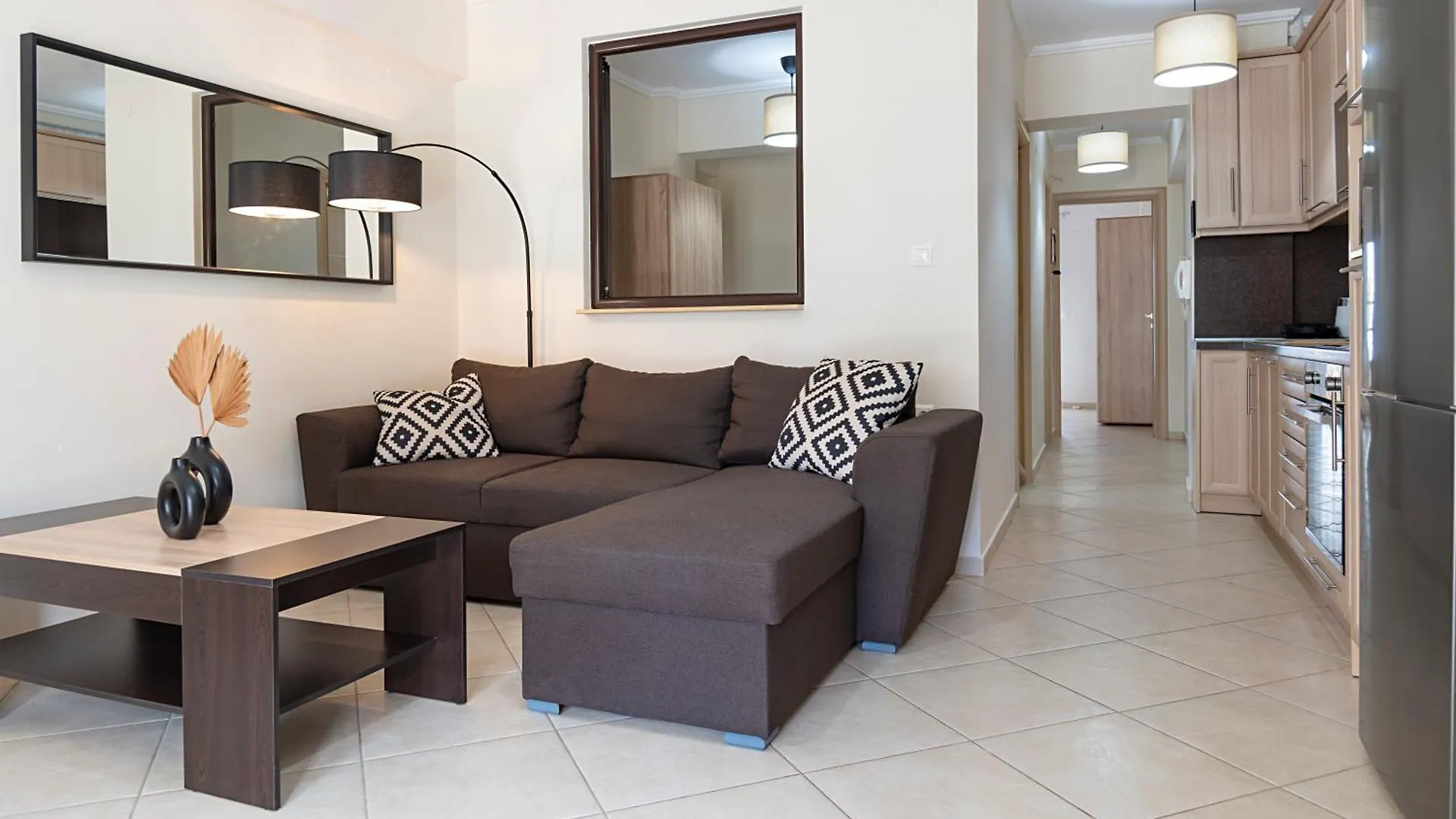 Sunset Luxury Apartments Flojitá